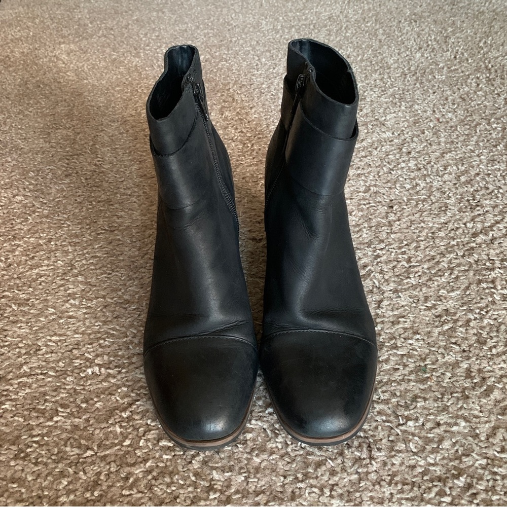 Korks black booties